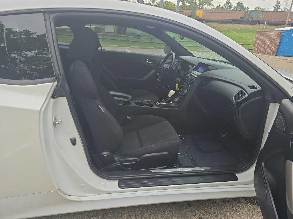 2013 Hyundai Genesis Image 19