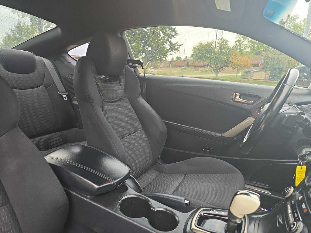 2013 Hyundai Genesis Image 21