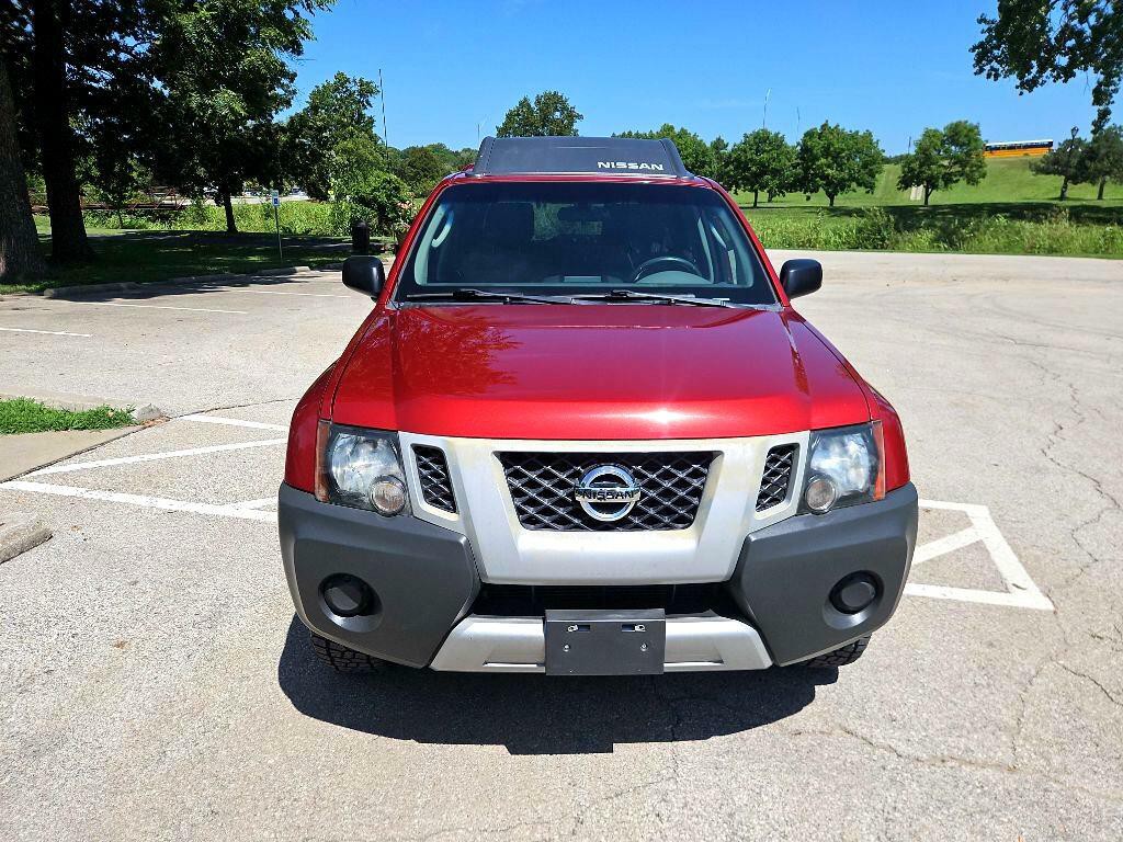 2012 Nissan Xterra Image 2