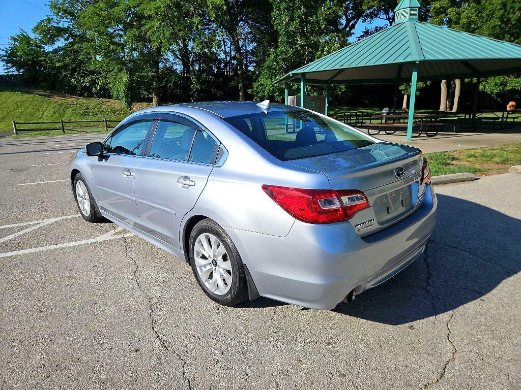 2016 Subaru Legacy Image 7