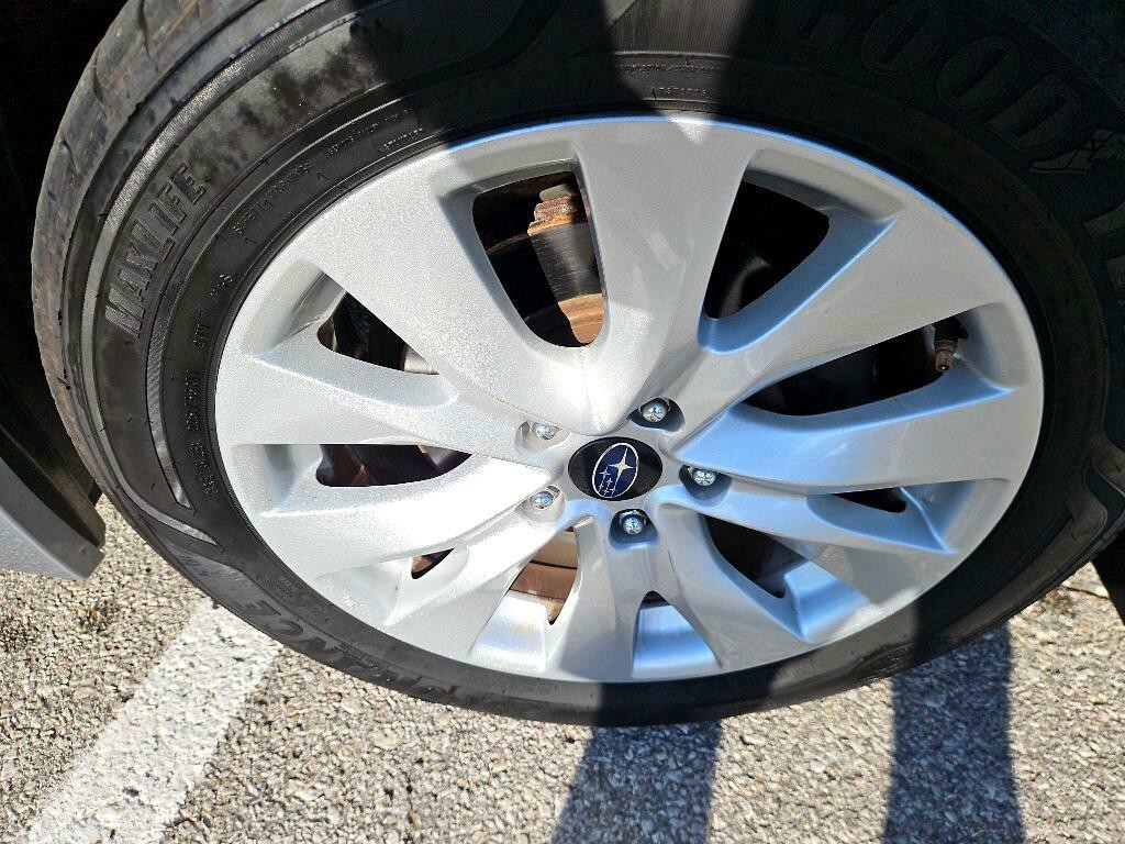 2016 Subaru Legacy Image 9