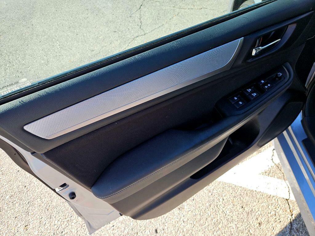 2016 Subaru Legacy Image 18