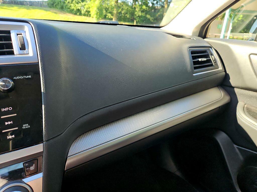 2016 Subaru Legacy Image 28
