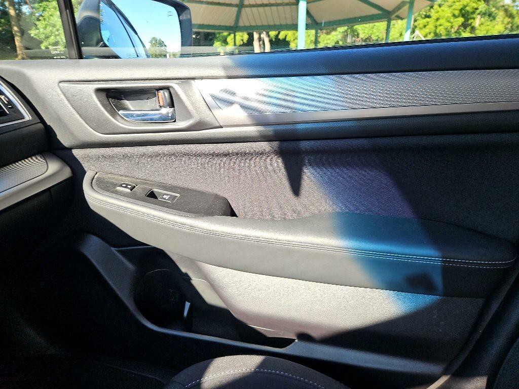 2016 Subaru Legacy Image 31