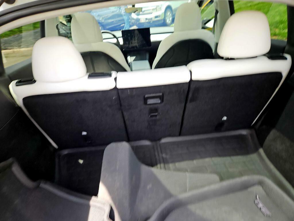 2021 Tesla Model Y Image 28
