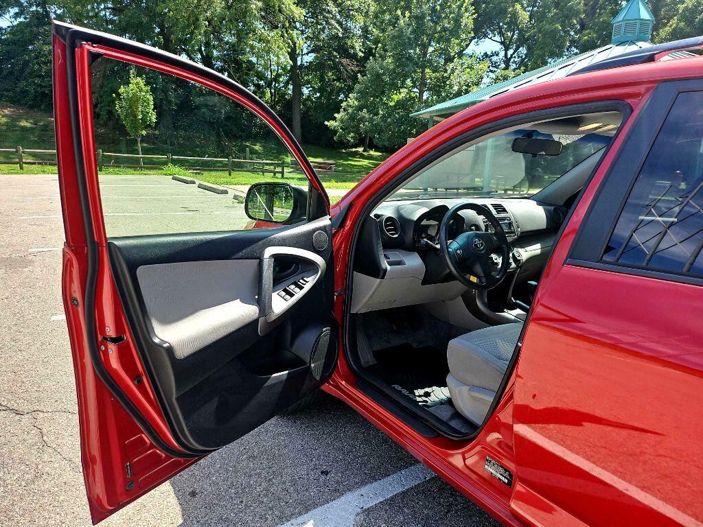 2012 Toyota Rav4 Image 9