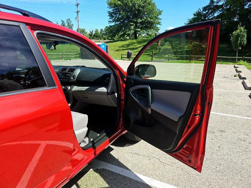 2012 Toyota Rav4 Image 19