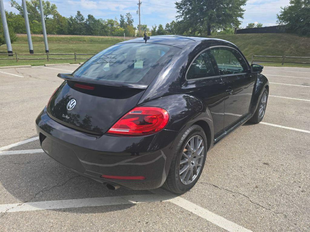 2012 Volkswagen Beetle Image 5