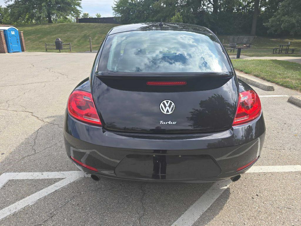 2012 Volkswagen Beetle Image 6