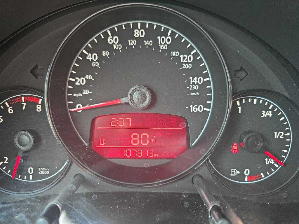 2012 Volkswagen Beetle Image 14