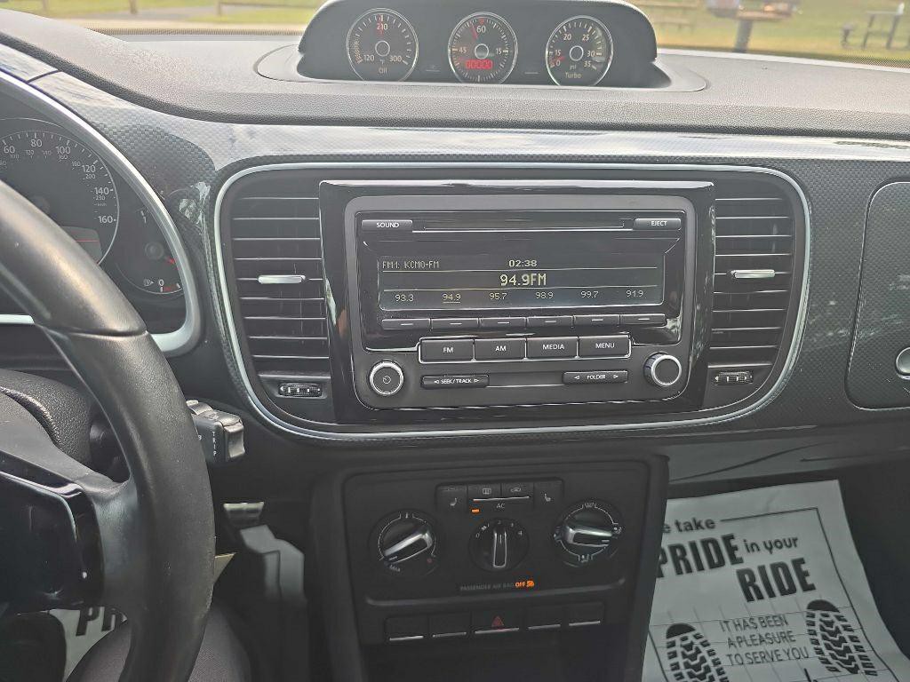 2012 Volkswagen Beetle Image 16