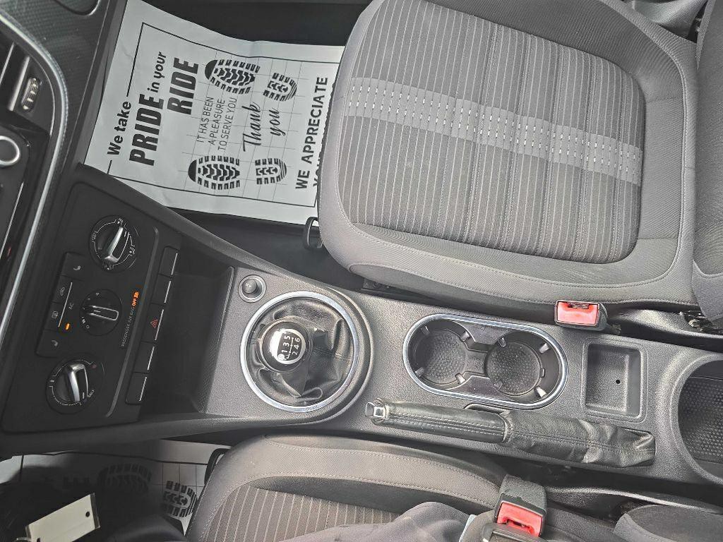 2012 Volkswagen Beetle Image 17