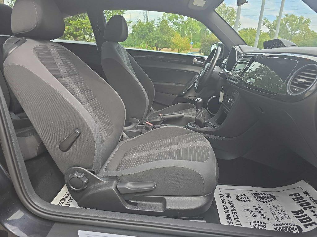 2012 Volkswagen Beetle Image 20