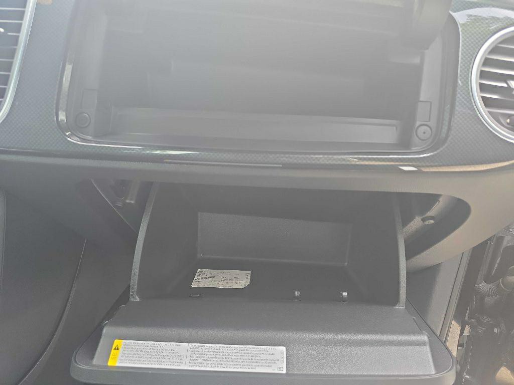 2012 Volkswagen Beetle Image 23