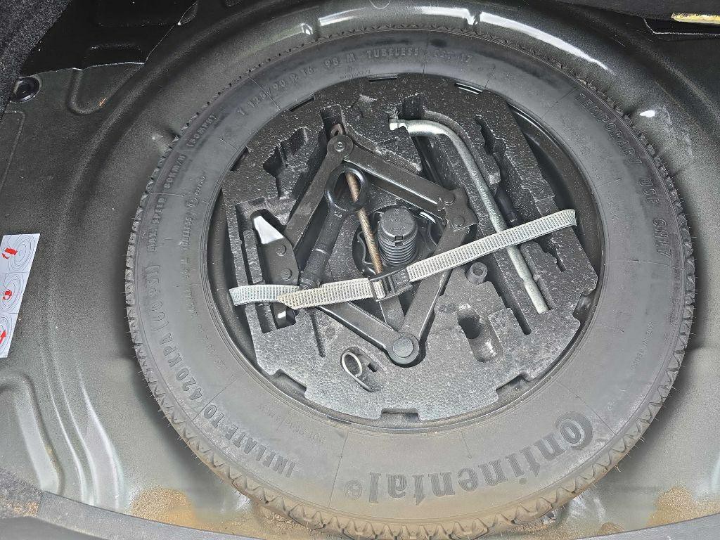 2012 Volkswagen Beetle Image 25