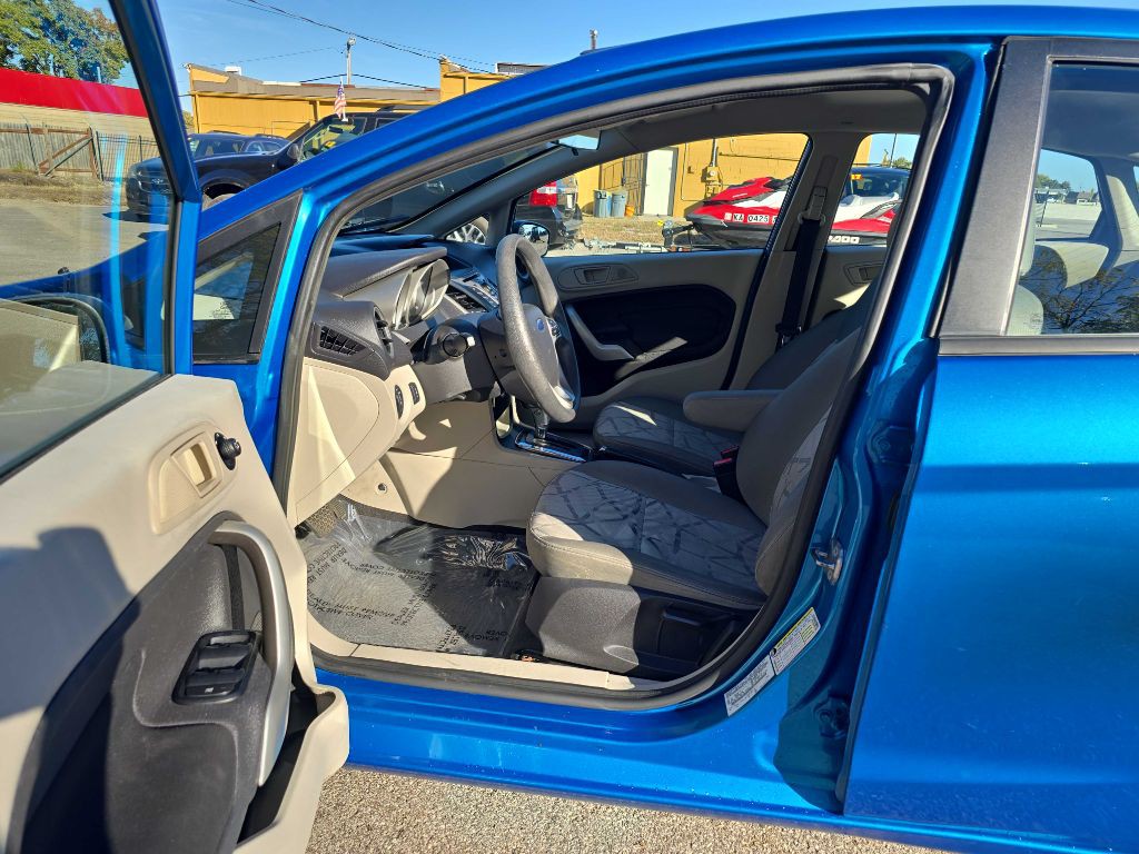 2013 Ford Fiesta Image 10