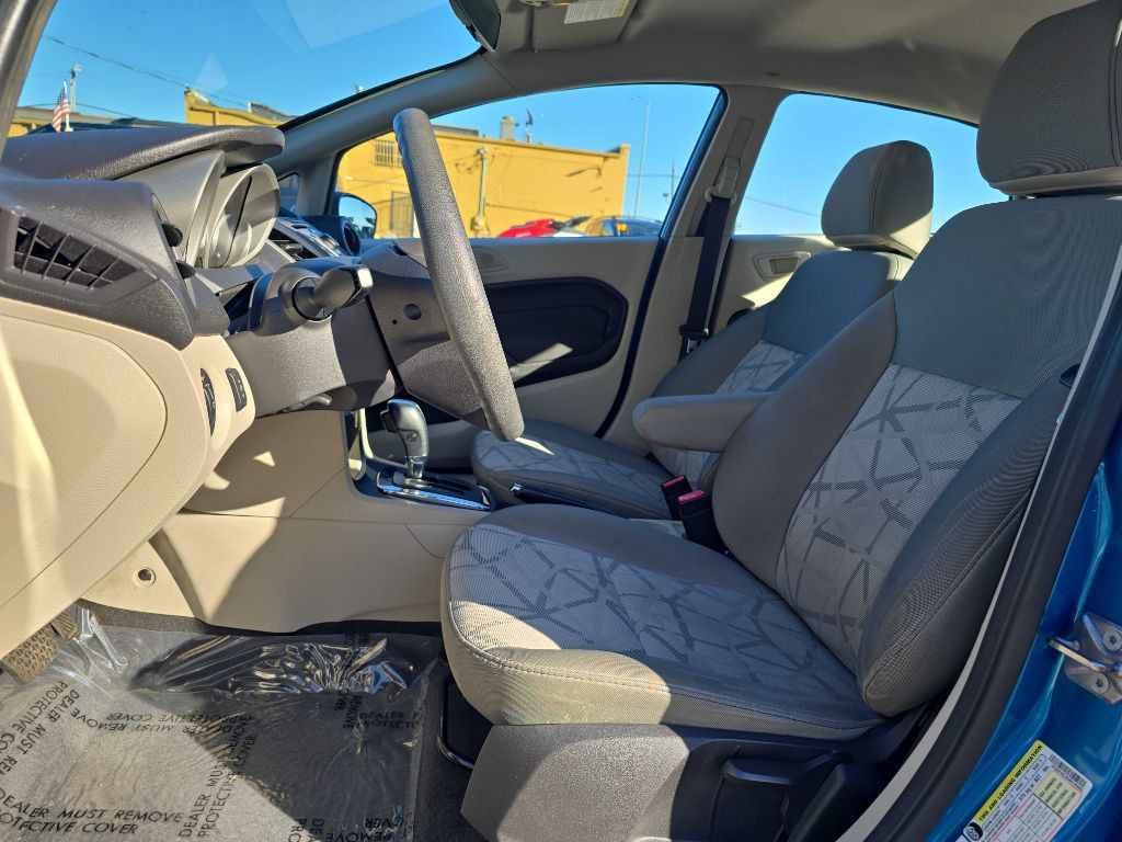 2013 Ford Fiesta Image 11