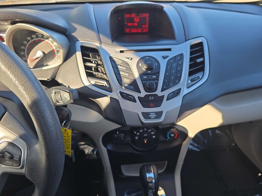 2013 Ford Fiesta Image 15