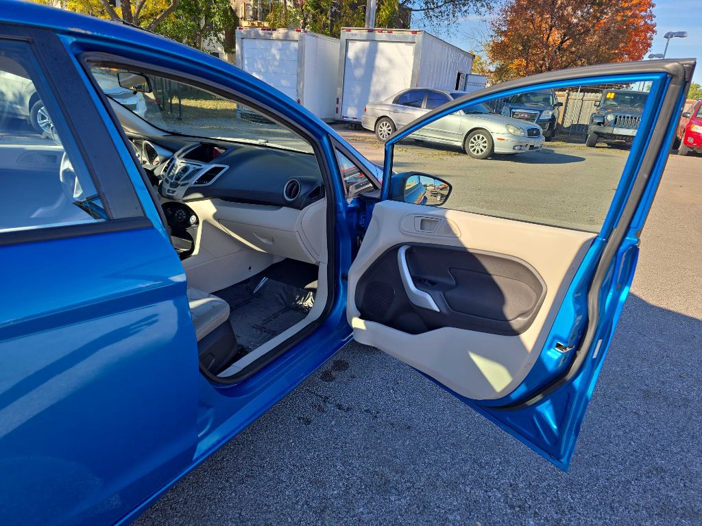 2013 Ford Fiesta Image 17