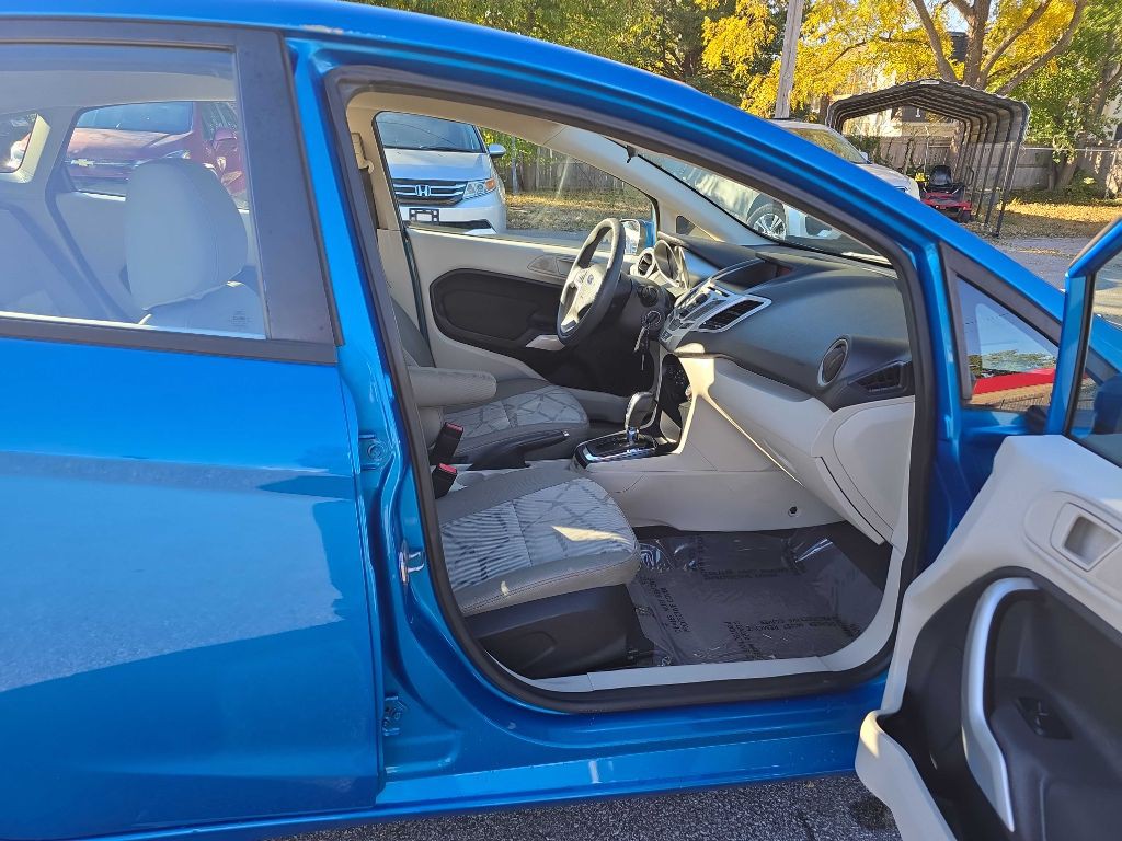 2013 Ford Fiesta Image 18