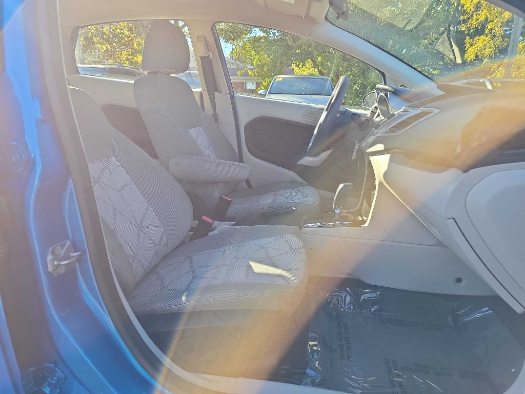 2013 Ford Fiesta Image 19