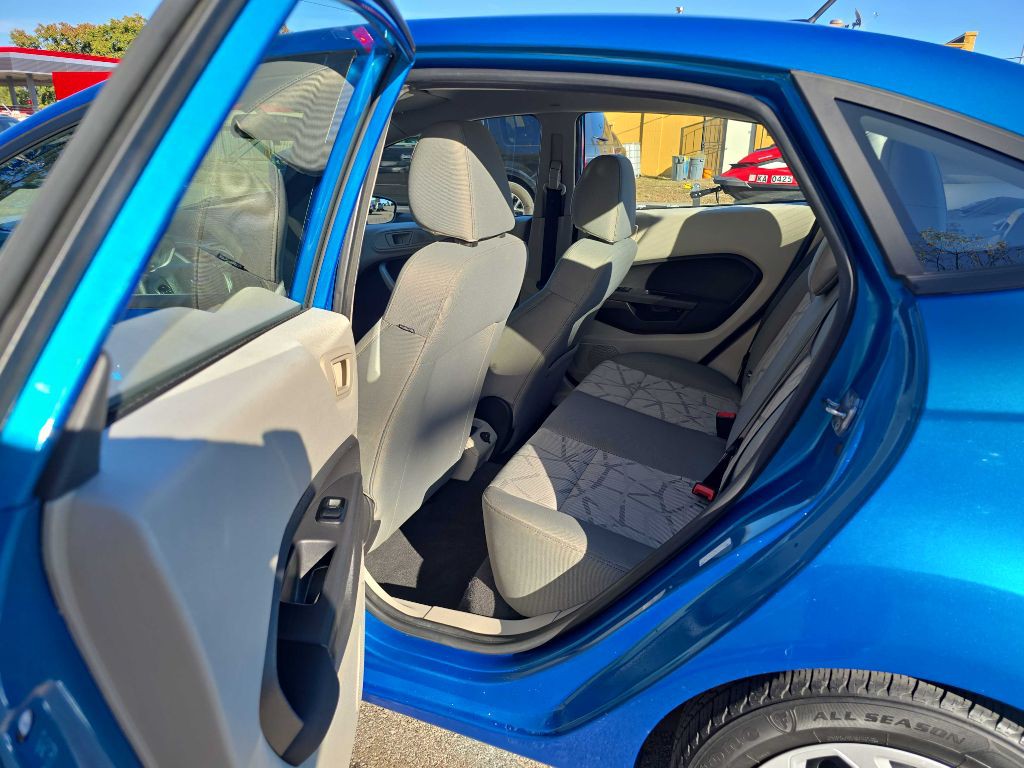 2013 Ford Fiesta Image 24