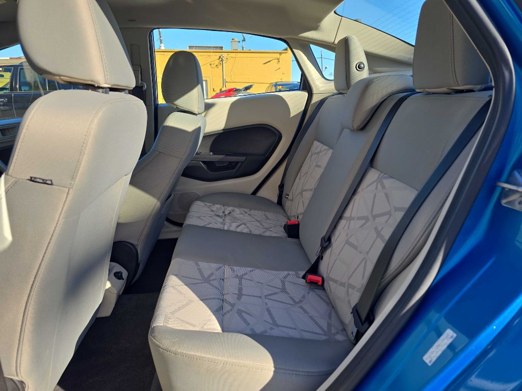 2013 Ford Fiesta Image 25