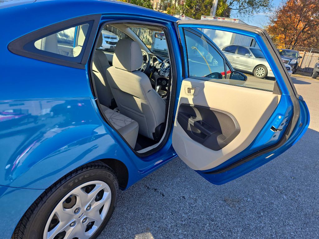 2013 Ford Fiesta Image 26