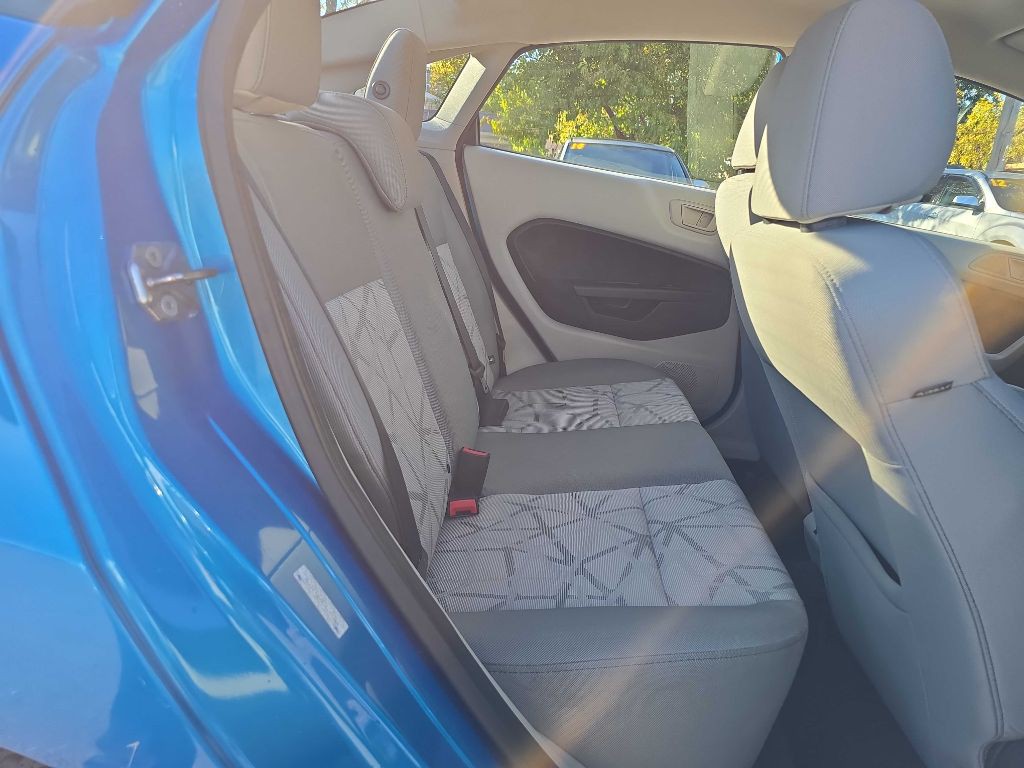 2013 Ford Fiesta Image 28