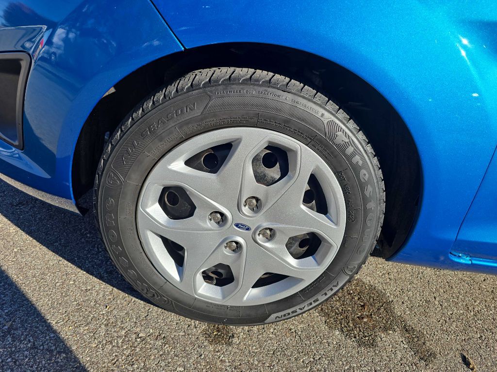 2013 Ford Fiesta Image 34