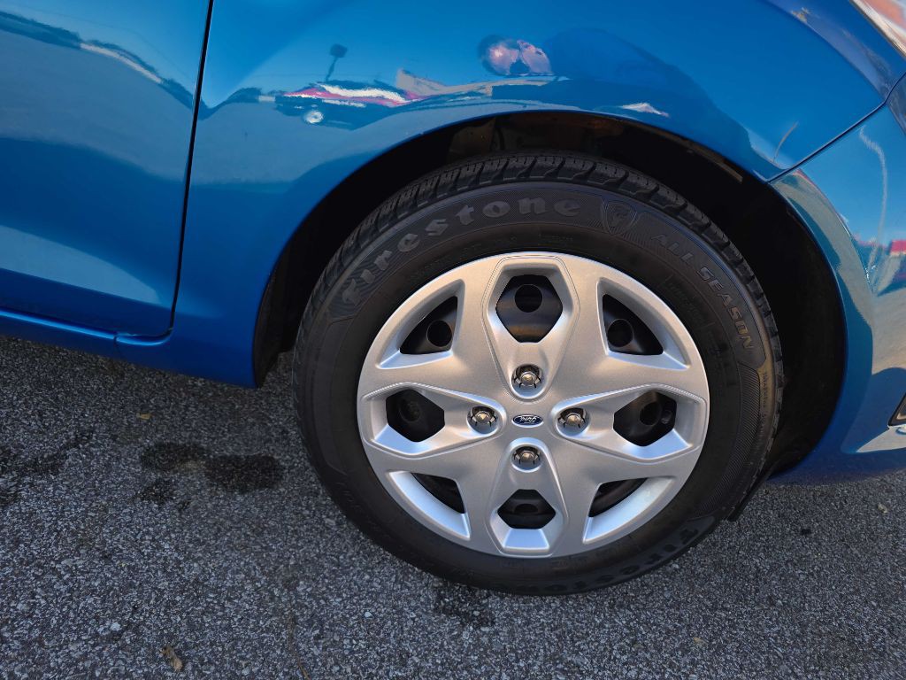 2013 Ford Fiesta Image 35