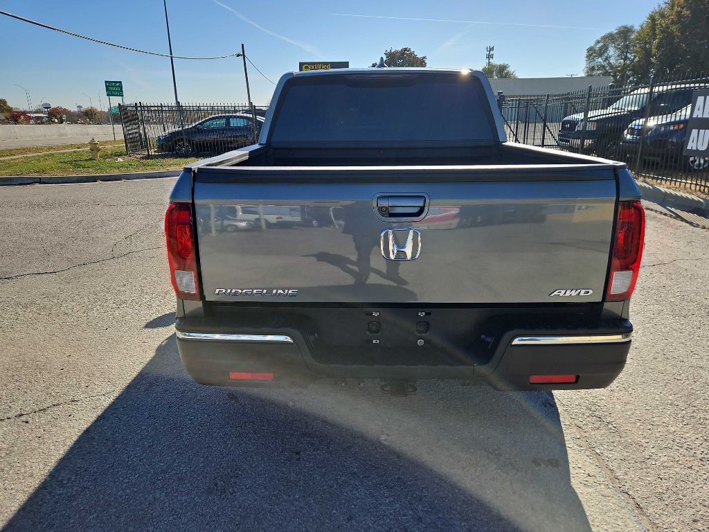 2017 Honda Ridgeline Image 5