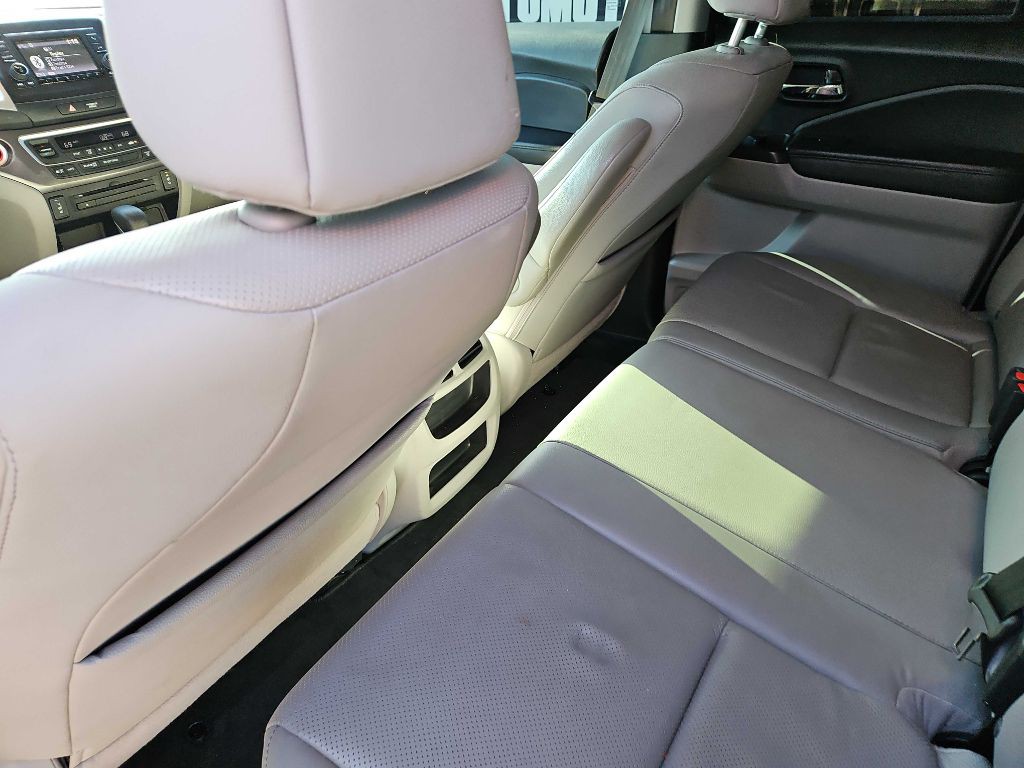 2017 Honda Ridgeline Image 36