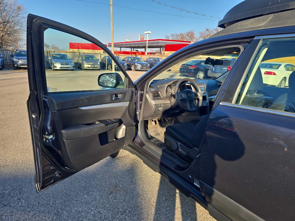 2013 Subaru Outback Image 10