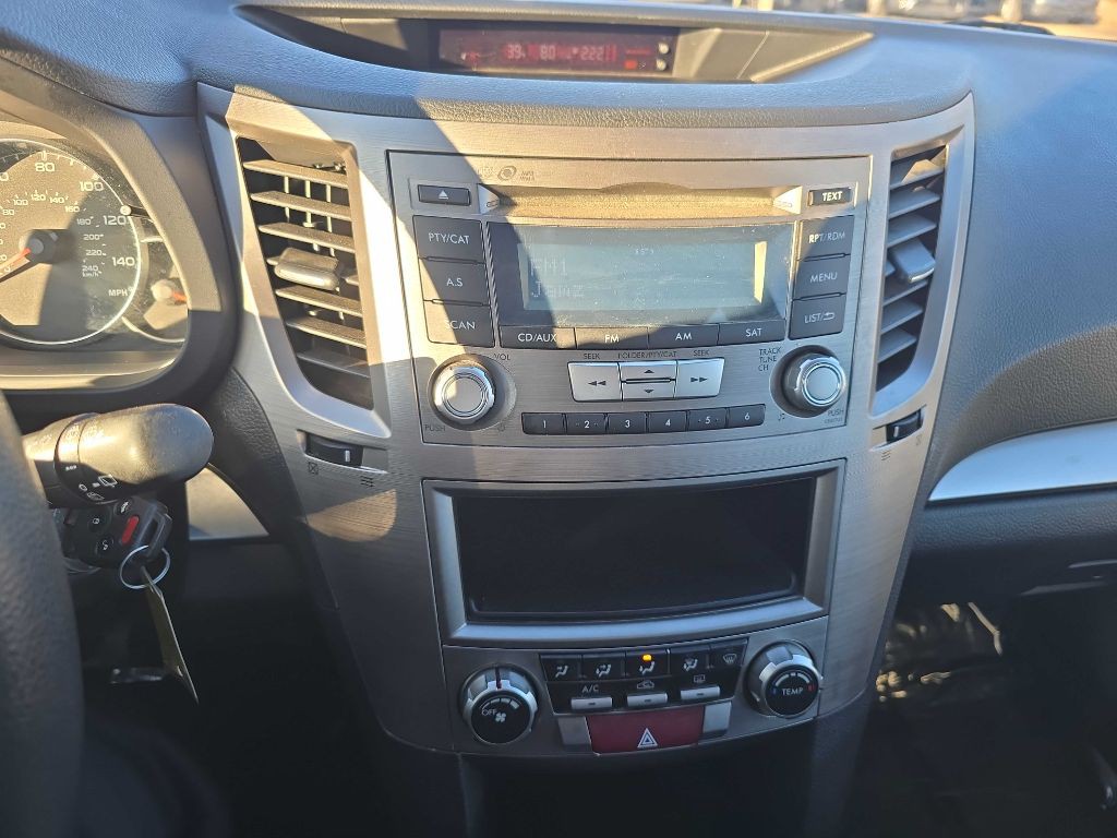 2013 Subaru Outback Image 16