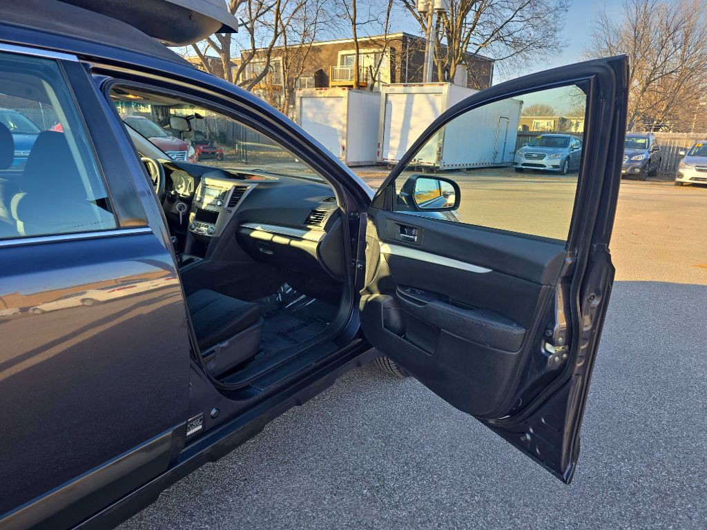 2013 Subaru Outback Image 18