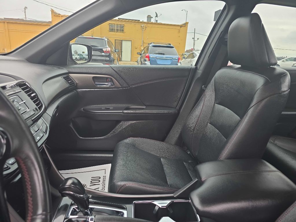 2017 Honda Accord Image 12
