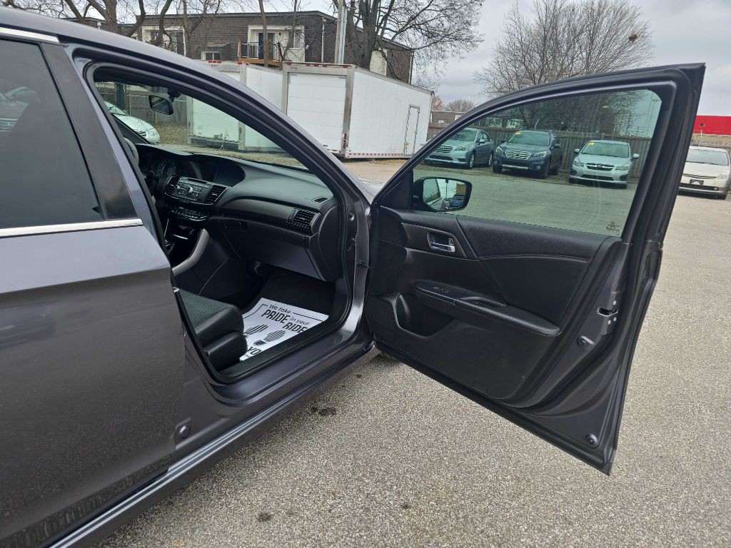 2017 Honda Accord Image 18