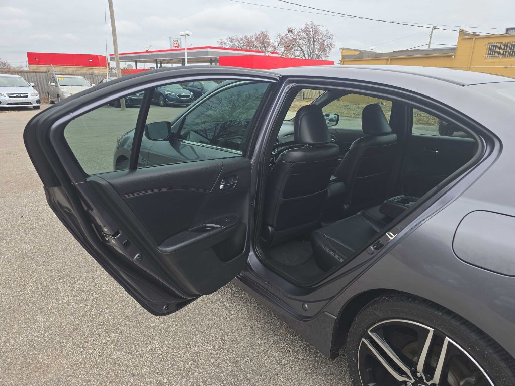 2017 Honda Accord Image 23