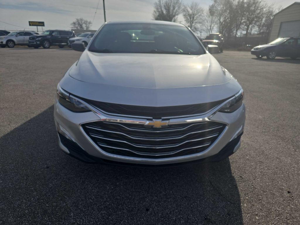 2021 Chevrolet Malibu Image 2