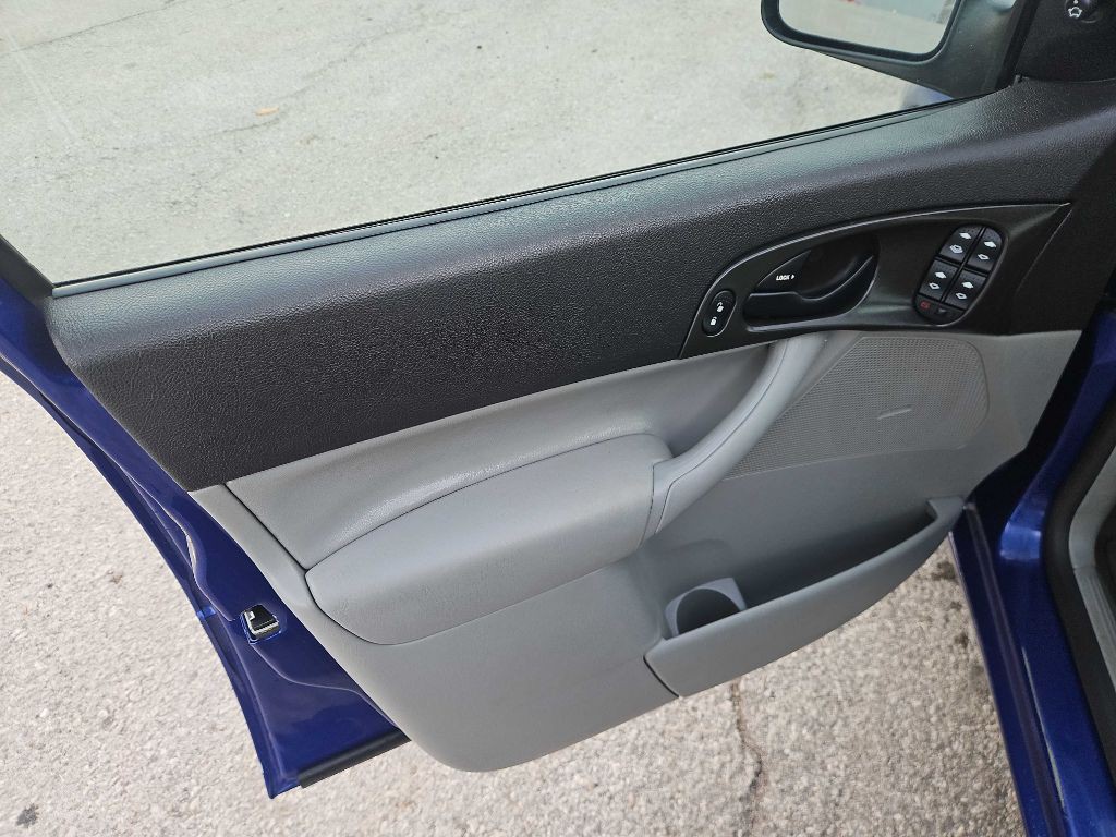 2006 Ford Focus Image 17