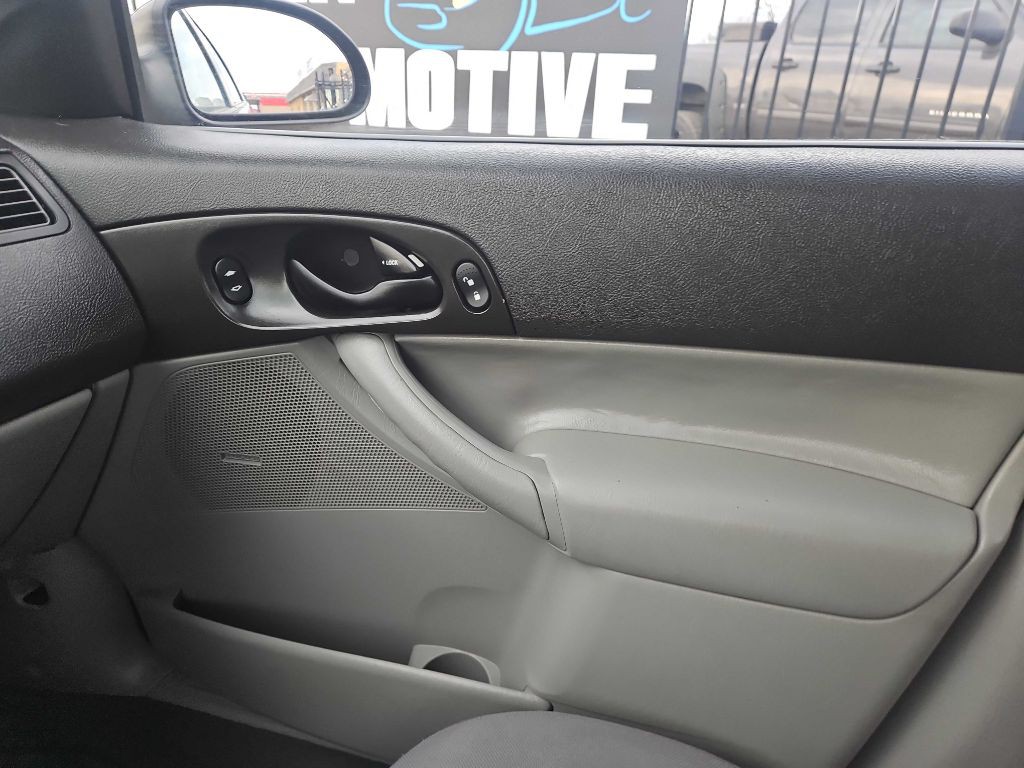 2006 Ford Focus Image 30