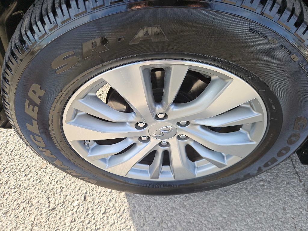 2016 INFINITI QX80 Image 9