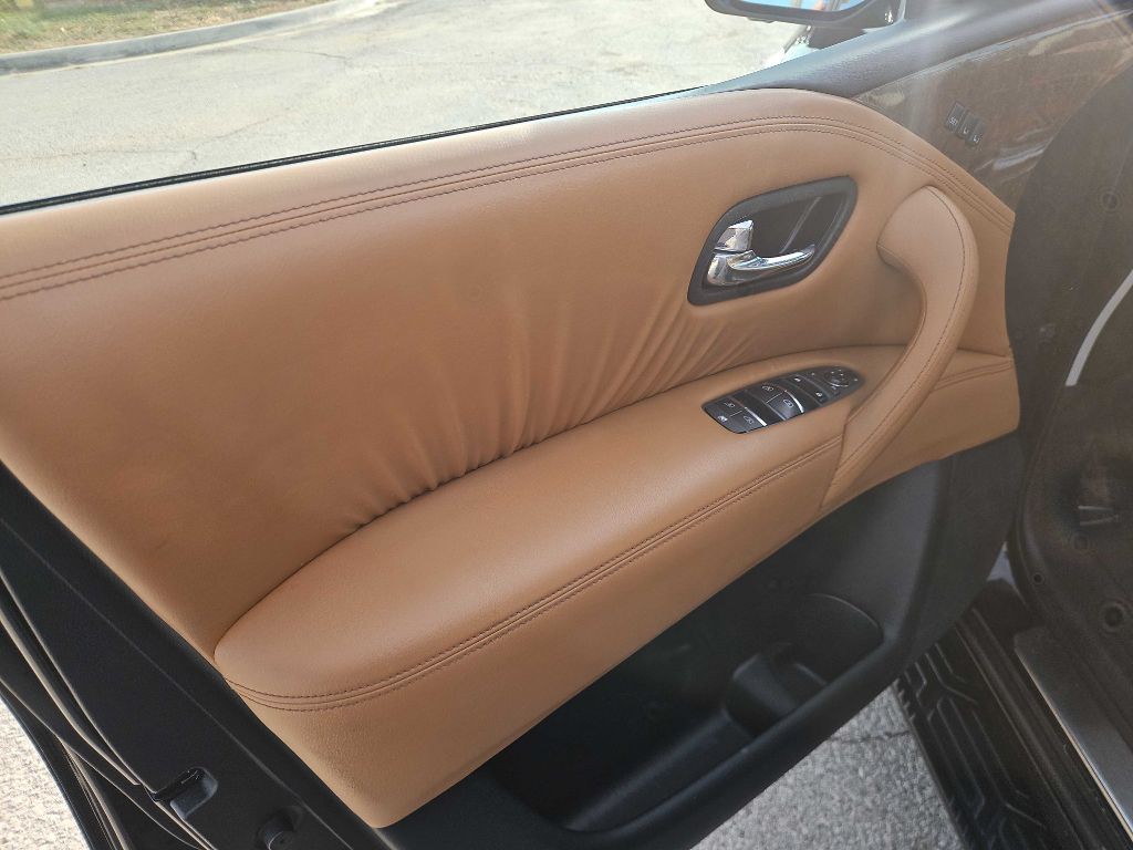 2016 INFINITI QX80 Image 18