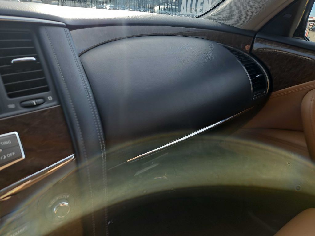 2016 INFINITI QX80 Image 28