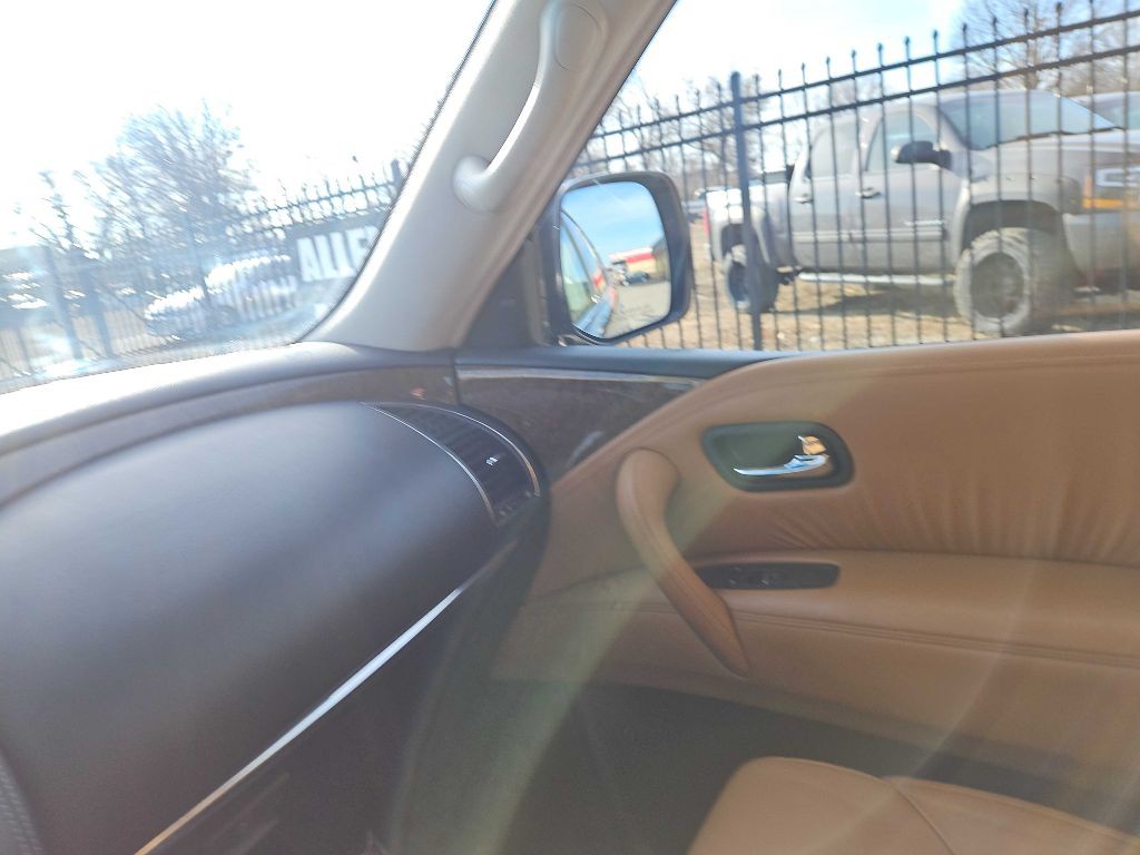 2016 INFINITI QX80 Image 29