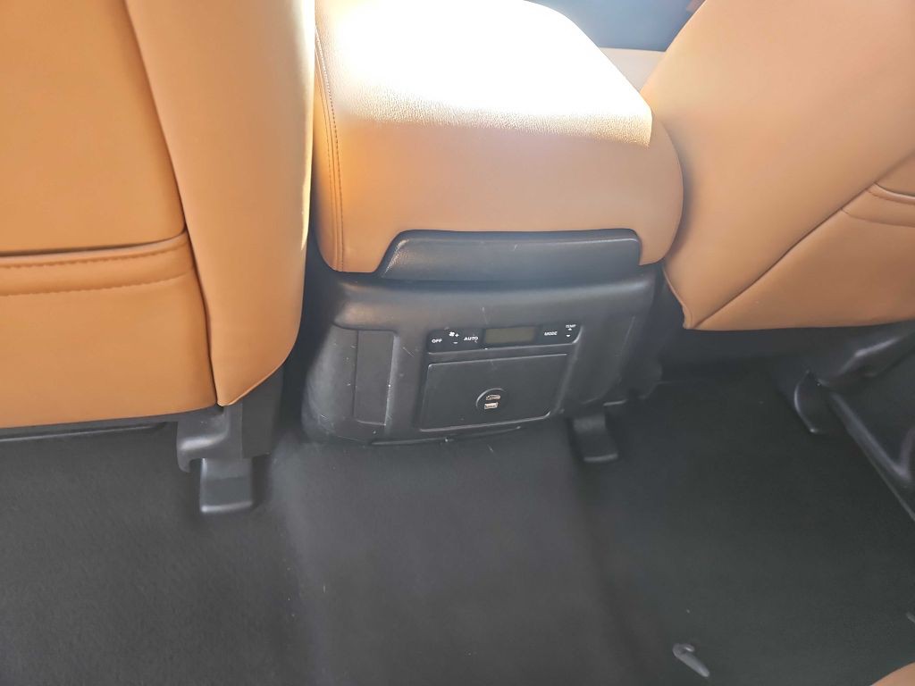 2016 INFINITI QX80 Image 34