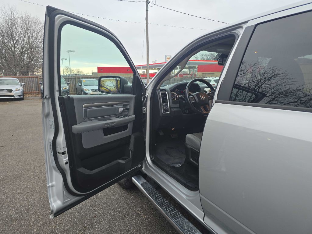 2017 RAM 1500 Image 9