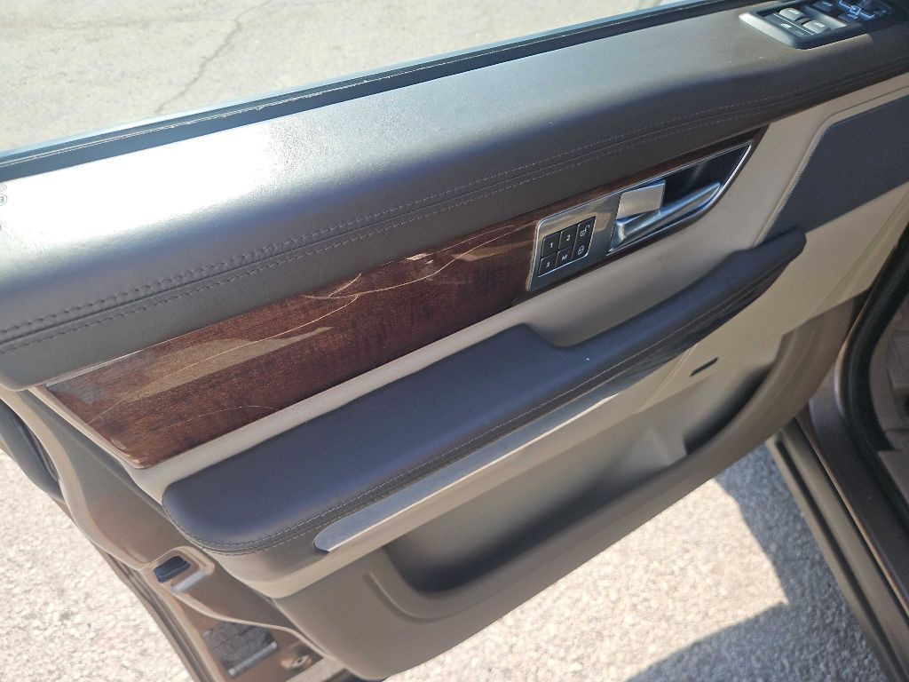 2010 Land Rover Range Rover Sport Image 9