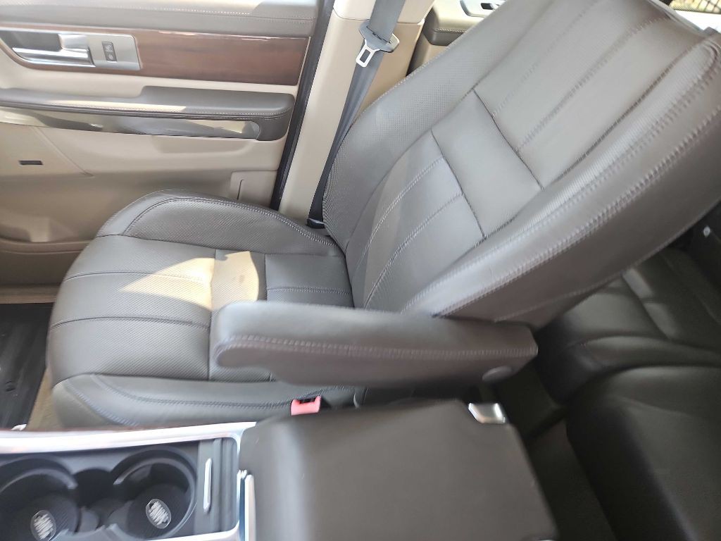 2010 Land Rover Range Rover Sport Image 14